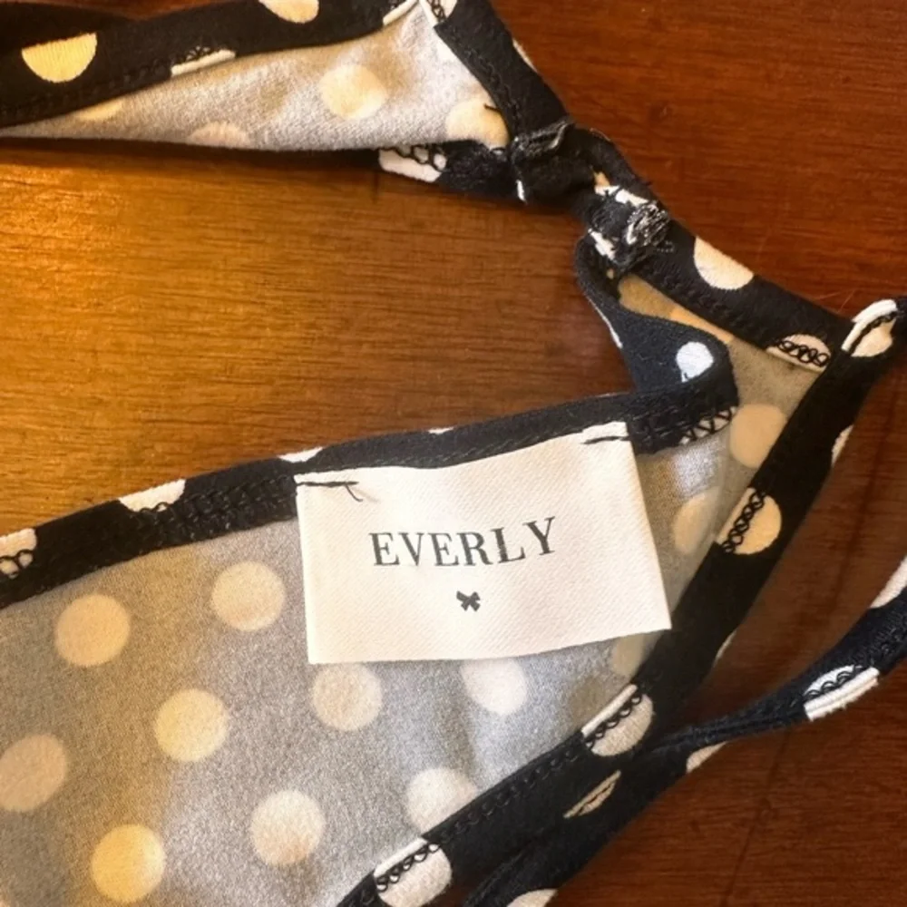 Everly black and white jumpsuit elaist waist‎ with tie wide leg sz small NWOT - Picture 4 of 13